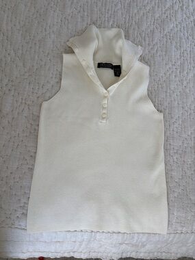 Cream sleeveless Sweater- Small
